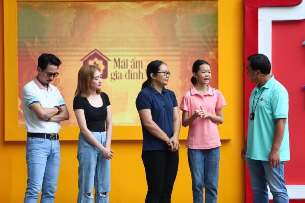 Mái ấm gia đình Việt Tập 20 Hứa Minh Đạt, Phương Lan hợp sức mang về 85 triệu đồng cho trẻ mồ côi