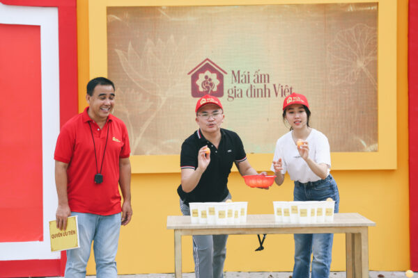 Mái ấm gia đình Việt Tập 08 MC Đại Nghĩa tặng nóng 30 triệu đồng giúp đỡ trẻ em mồ côi