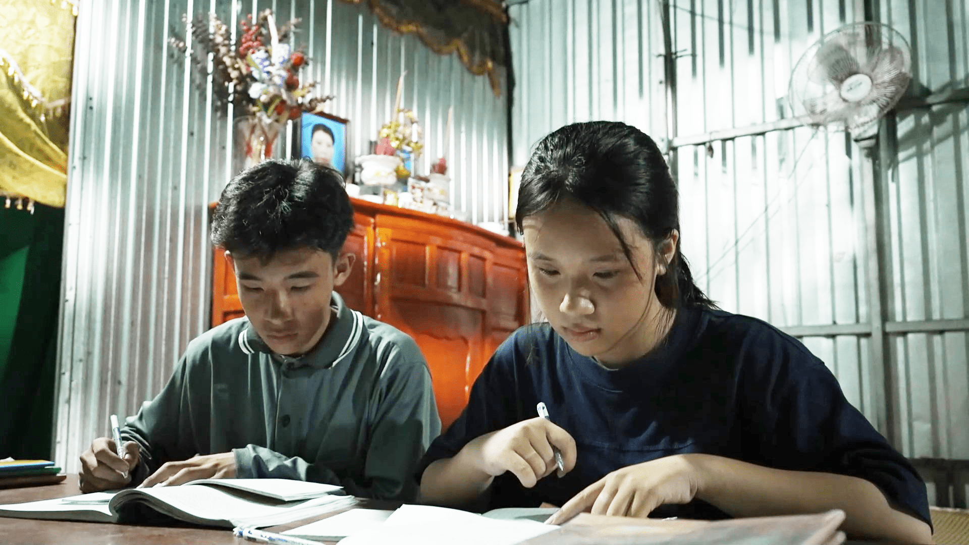 Cuộc sống đầy thử thách nhưng không thể dập tắt sự kiên cường và ý chí vươn lên của Nhân và Nhựt