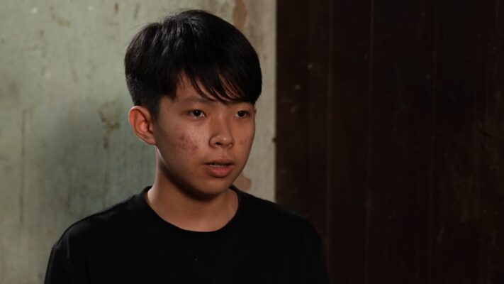 Dù còn rất nhỏ, Huy luôn tự nhủ phải cố gắng học thật giỏi để đền đáp công nuôi dưỡng của ông bà nội.