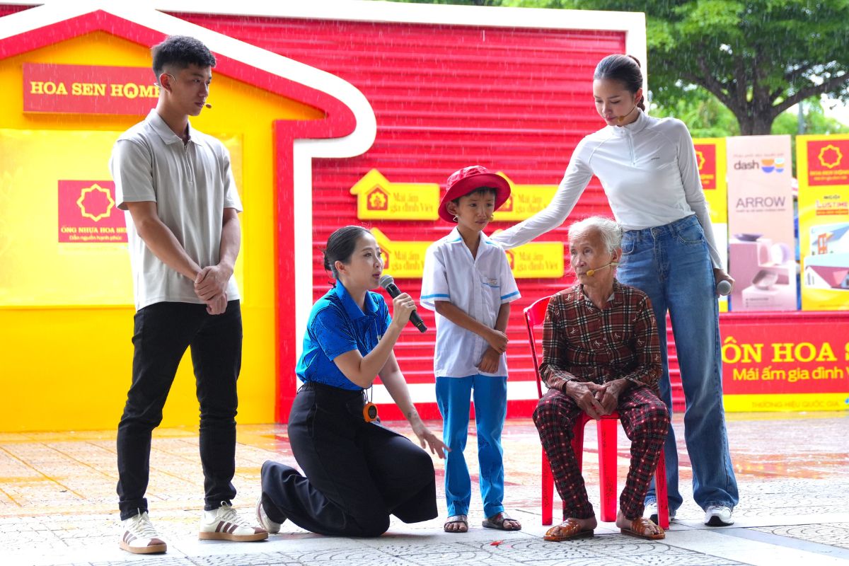 Câu chuyện của Minh Huy cùng bà ngoại và bà cố khiến cả trường quay lặng người.