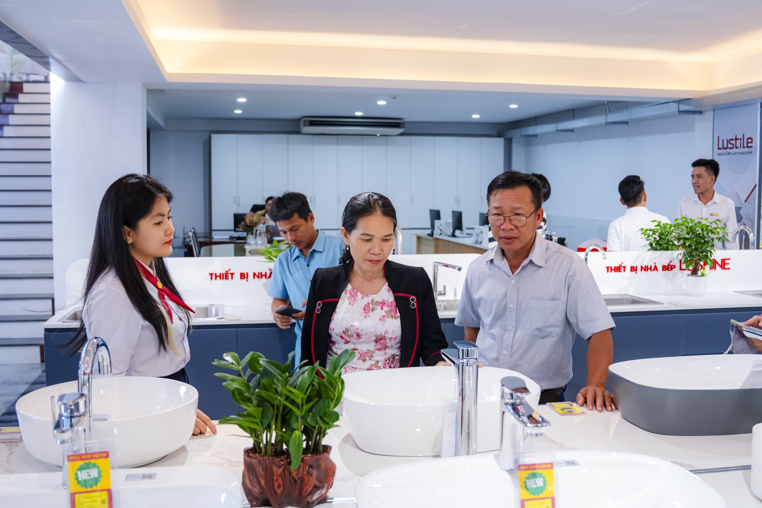Hệ thống Hoa Sen Home luôn giữ vững cam kết 4Đ trong kinh doanh, áp dụng nghiêm ngặt, xuyên suốt trên toàn hệ thống: Đúng tiêu chuẩn – Đúng chất lượng – Đủ hóa đơn – Được bảo hành. 