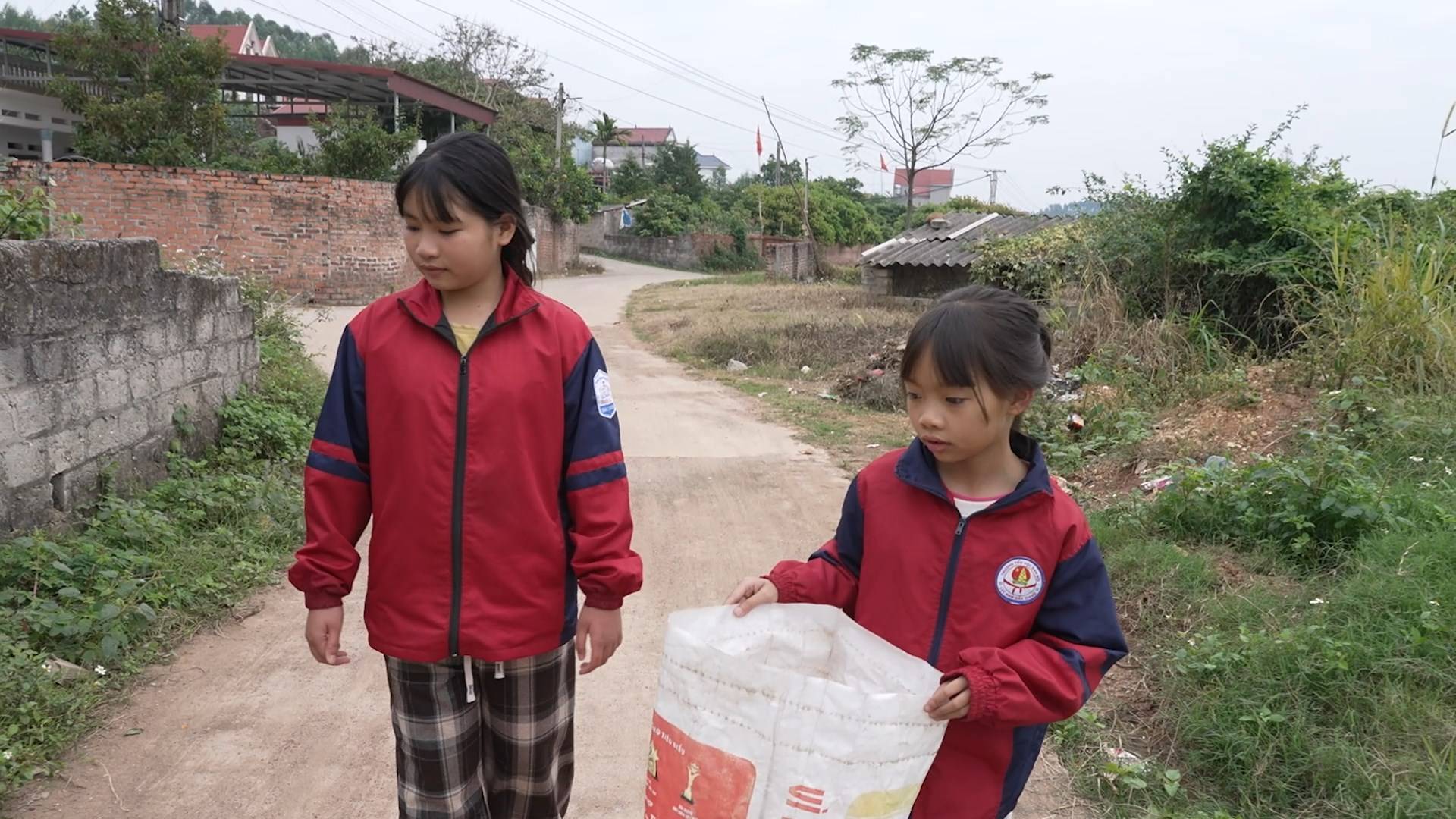Hoàn cảnh em Ninh Thị Yến Trang - Mái ấm gia đình Việt tập 179